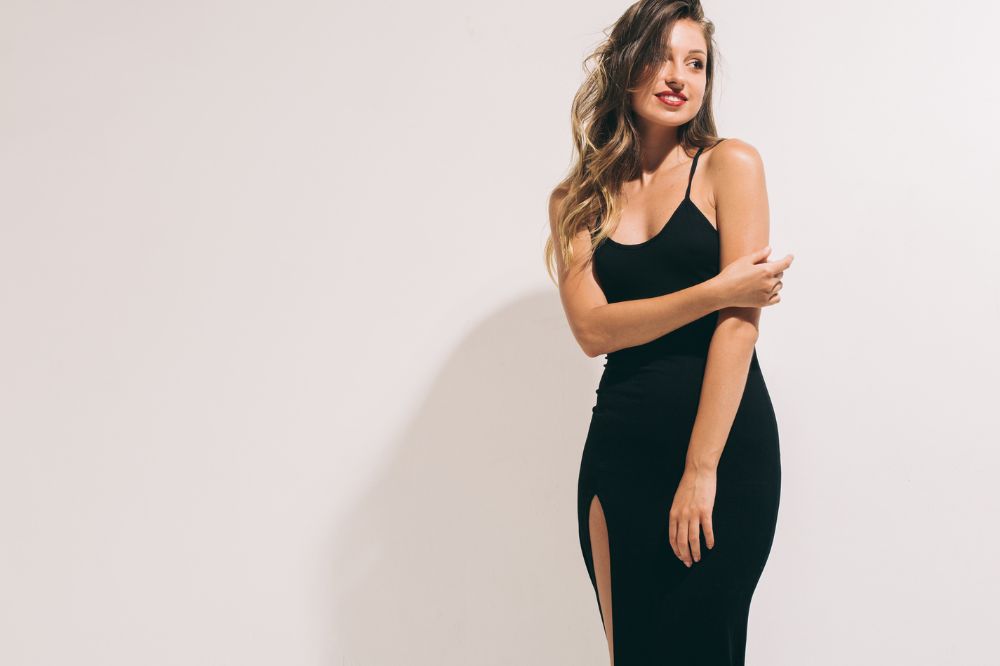 De ce discreția și respectul limitelor sunt valori fundamentale pentru o hostess bine pregătită